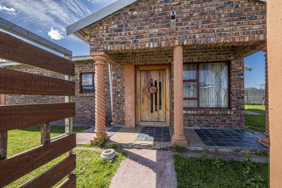 3 Bedroom Property for Sale in Overbaakens Eastern Cape